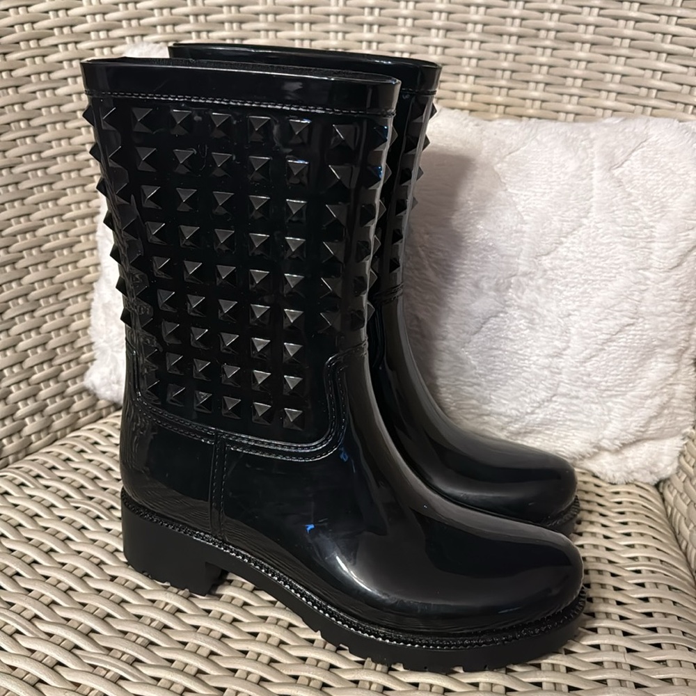 COPY - Vince Camuto Rain boots. - Picture 3 of 7
